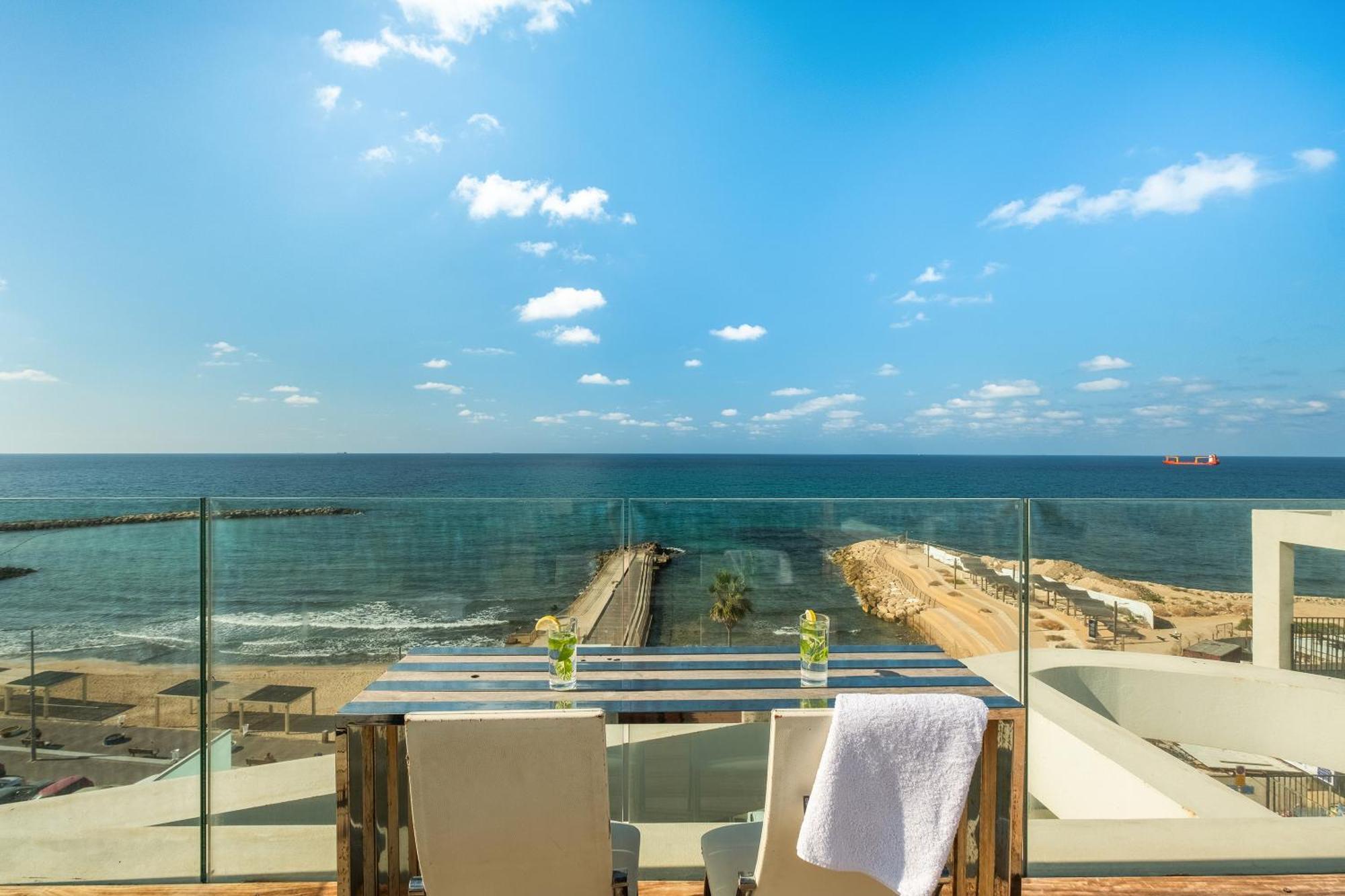 Penthouse 3Br + Roof Top + Parking - On The Beach 하이파 외부 사진