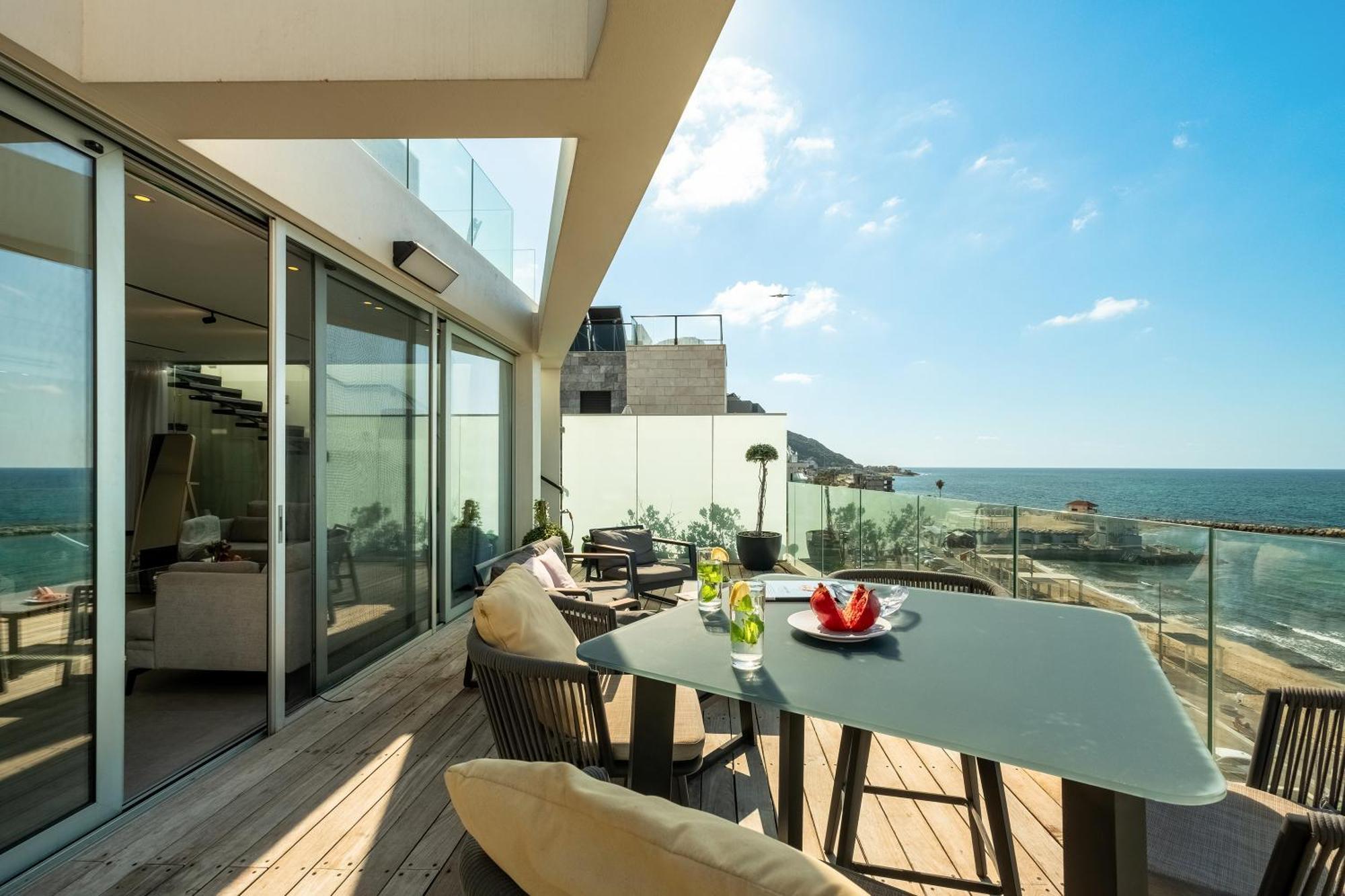 Penthouse 3Br + Roof Top + Parking - On The Beach 하이파 외부 사진