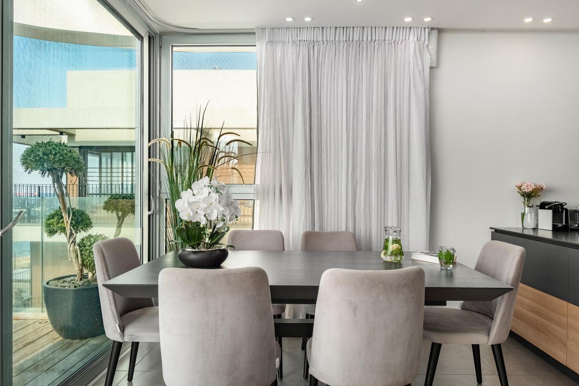 Penthouse 3Br + Roof Top + Parking - On The Beach 하이파 외부 사진