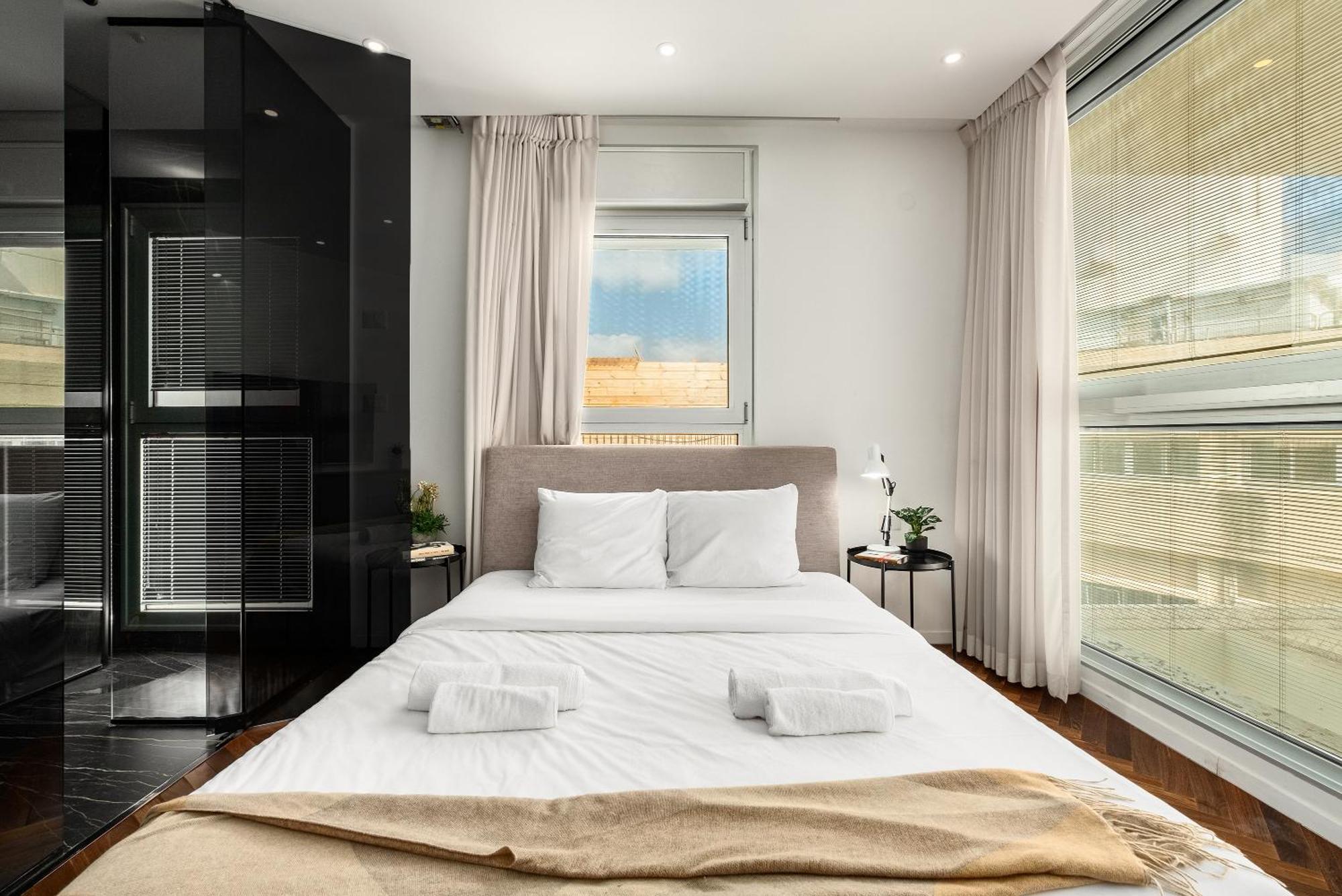Penthouse 3Br + Roof Top + Parking - On The Beach 하이파 외부 사진