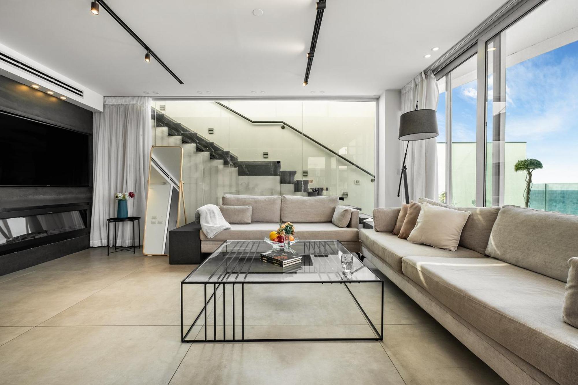 Penthouse 3Br + Roof Top + Parking - On The Beach 하이파 외부 사진