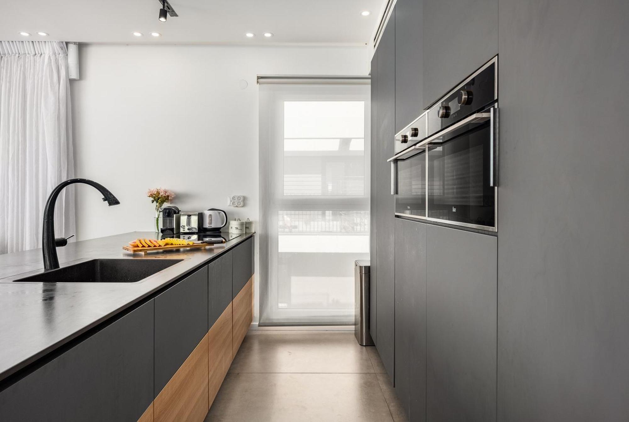 Penthouse 3Br + Roof Top + Parking - On The Beach 하이파 외부 사진