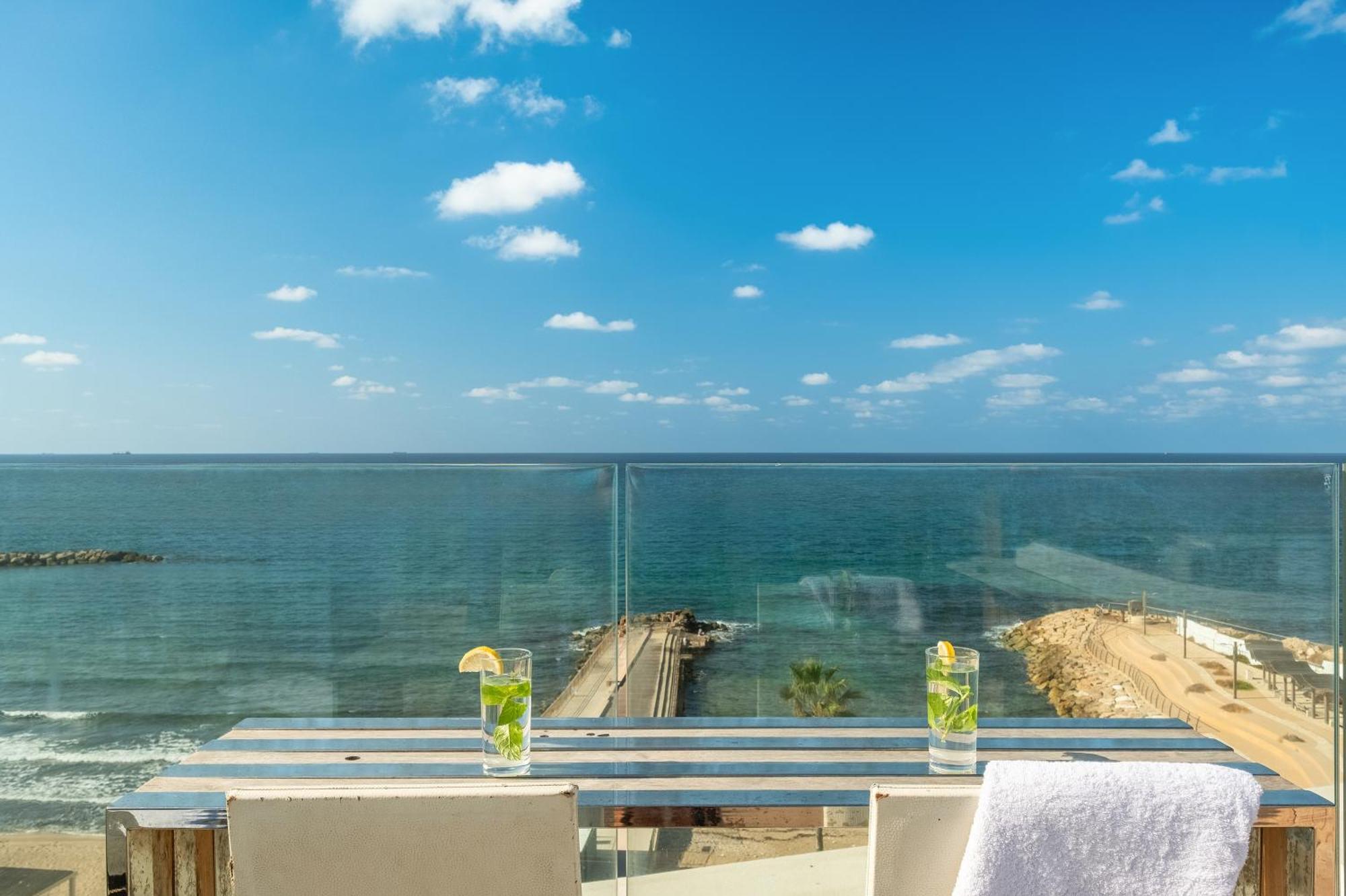 Penthouse 3Br + Roof Top + Parking - On The Beach 하이파 외부 사진