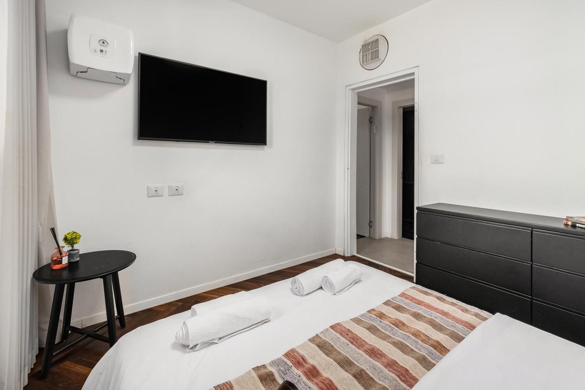 Penthouse 3Br + Roof Top + Parking - On The Beach 하이파 외부 사진