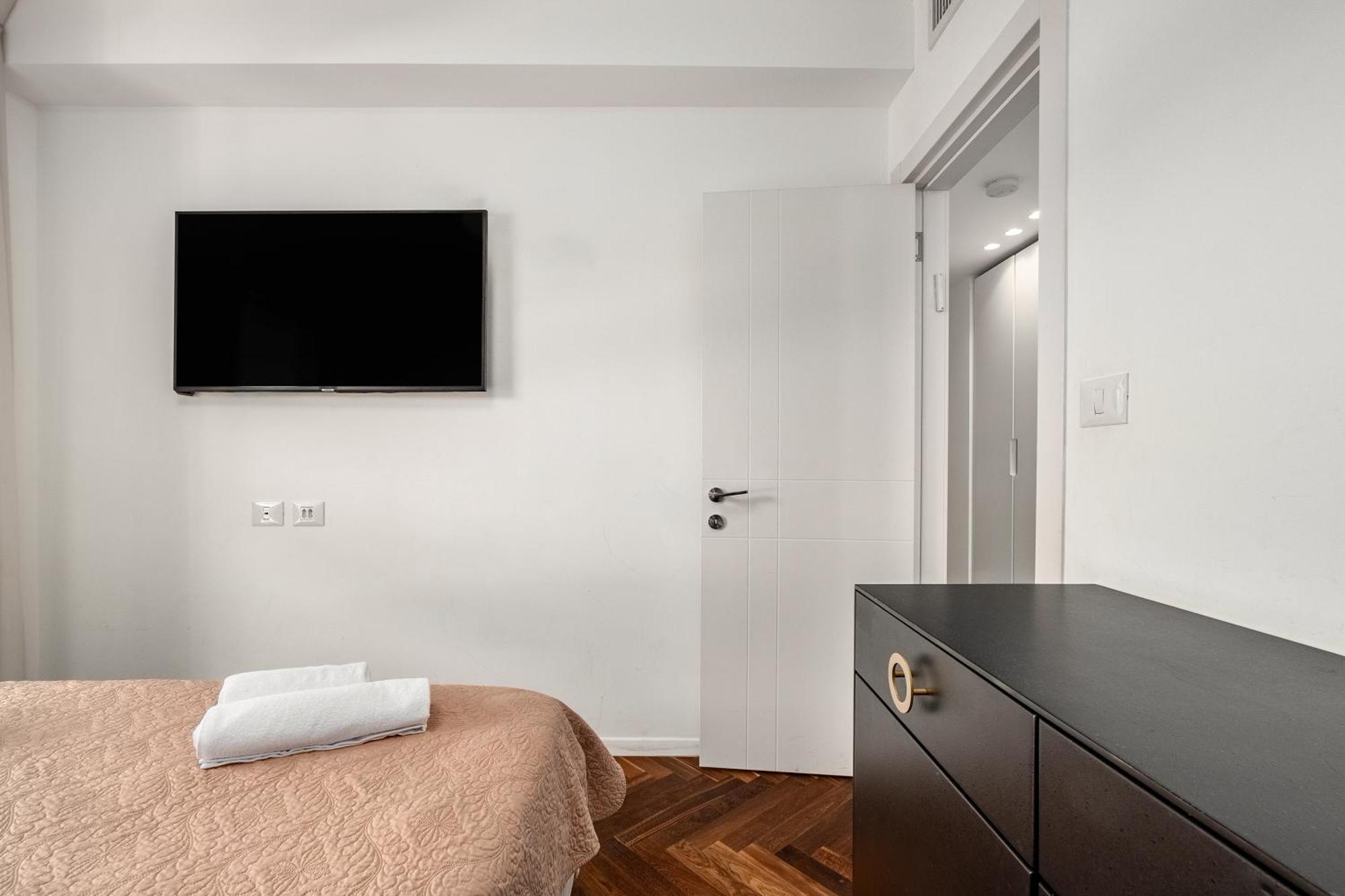 Penthouse 3Br + Roof Top + Parking - On The Beach 하이파 외부 사진